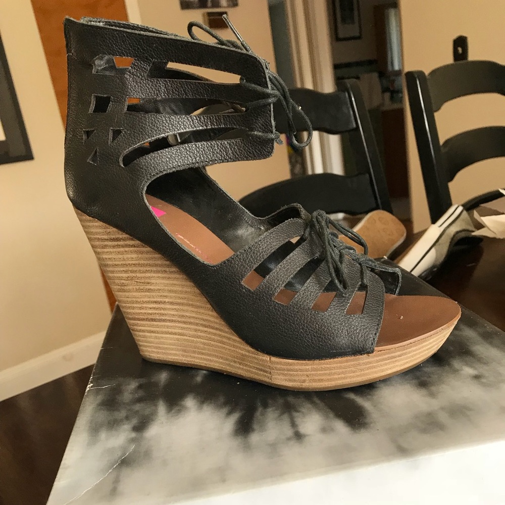 Dolce Vita Tulua Gatsby Leather wedge size 9M